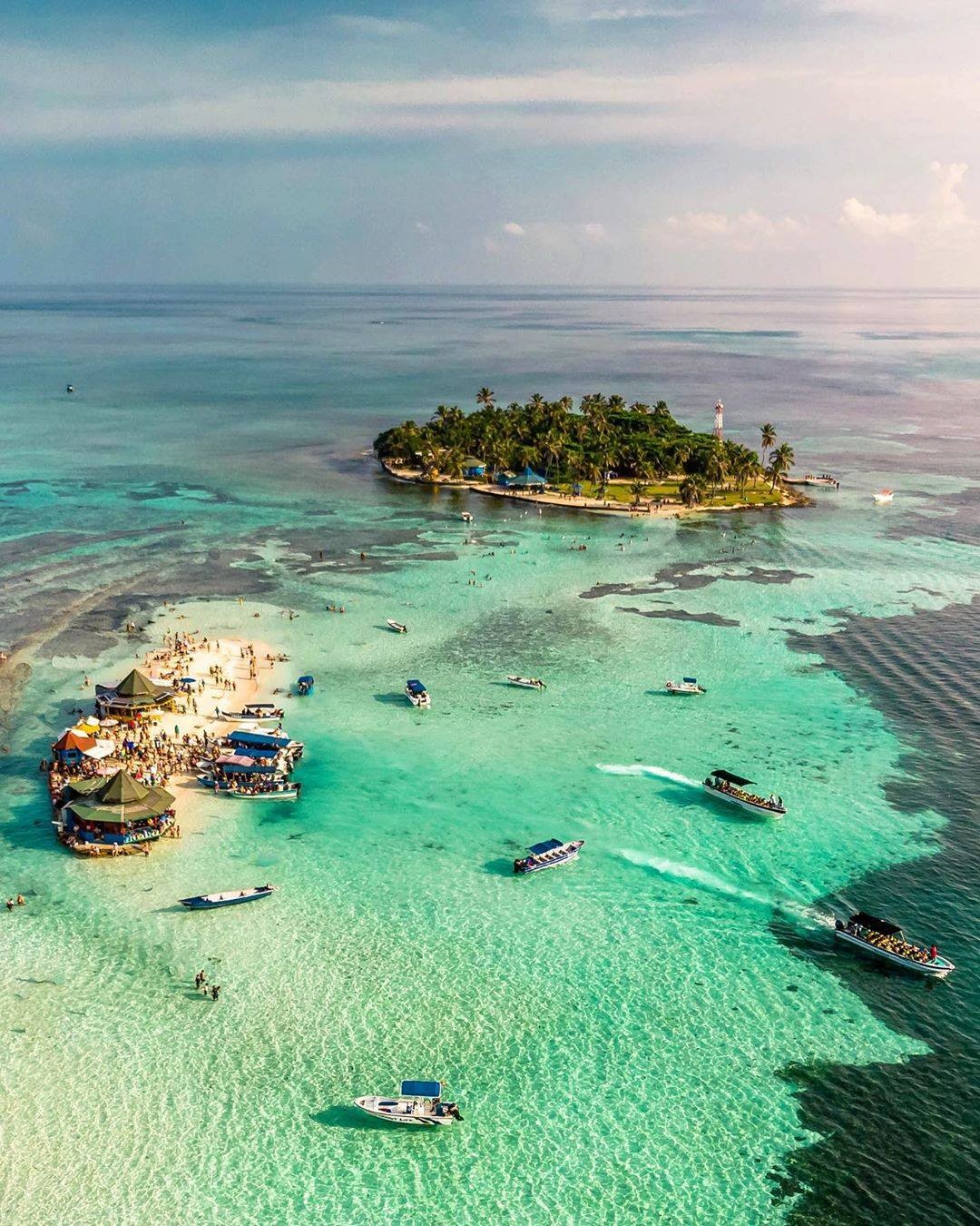 🌴 Johnny + Cay Acuario– Dos Paraísos en Un Solo Día
Vive el Acuario Mágico y disfruta la energía vibrante de Johnny Cay.