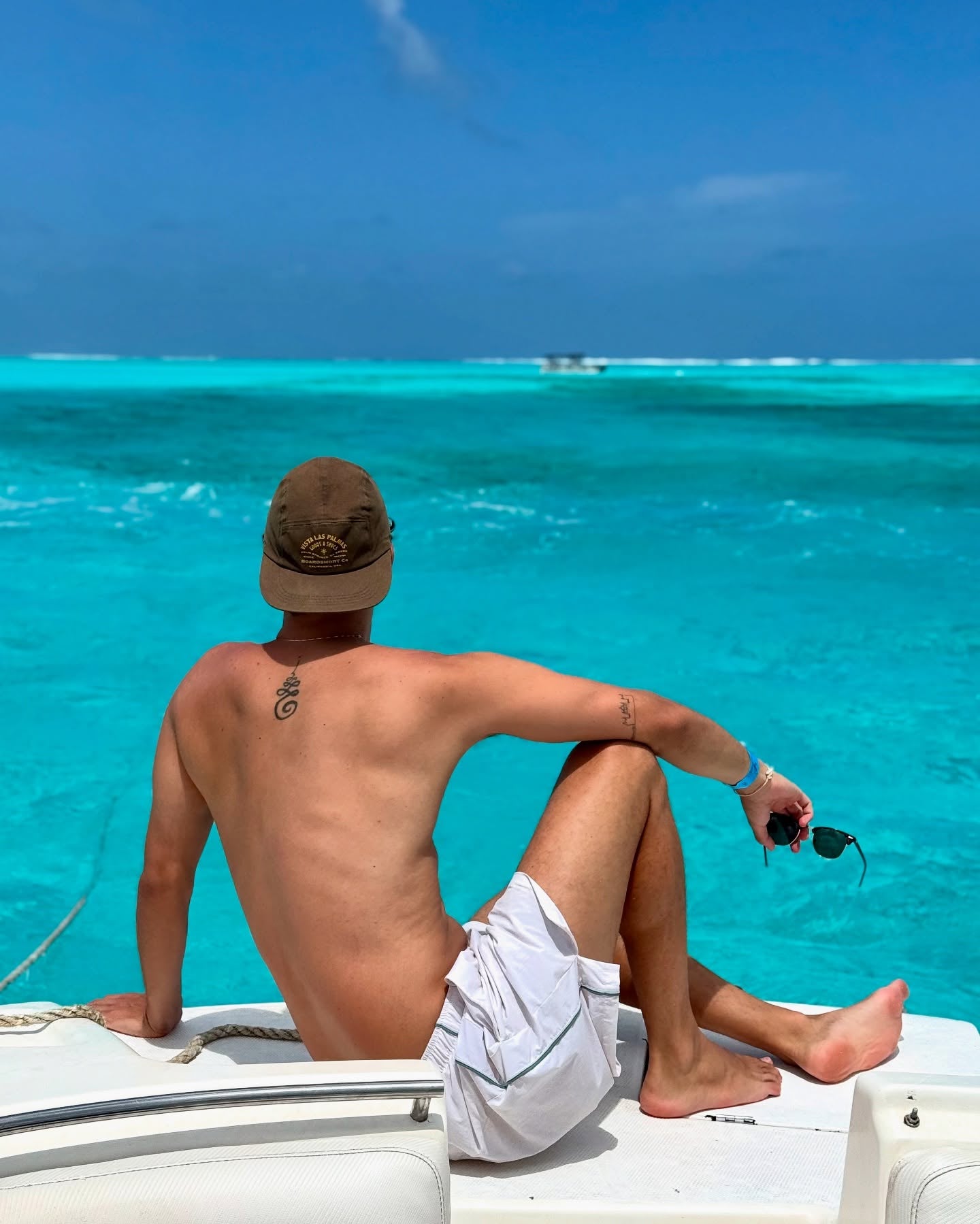 ACUARIO DIRECTO – MAR CRISTALINO SIN ESCALAS

Llega directo al banco natural y disfruta el Acuario sin paradas adicionales.