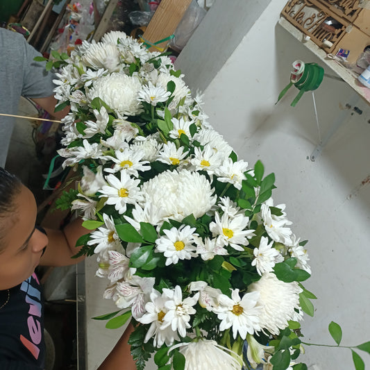 Arreglo floral + ramo de margaritas para bodas